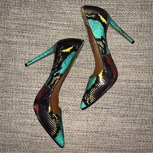 Steve Madden Snakeskin pumps